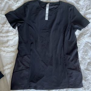 Lululemon black cross court play short sleeve shirt